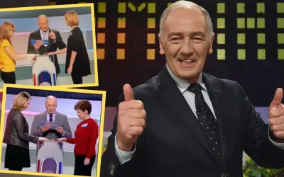 Prowadzący Familiady z kciukiem w górę, obok fragmentów gry z uczestnikami.